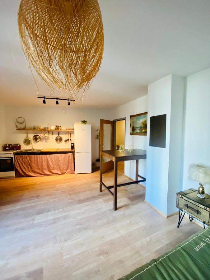 Cozy & Charming City Apartment Wenen Buitenkant foto